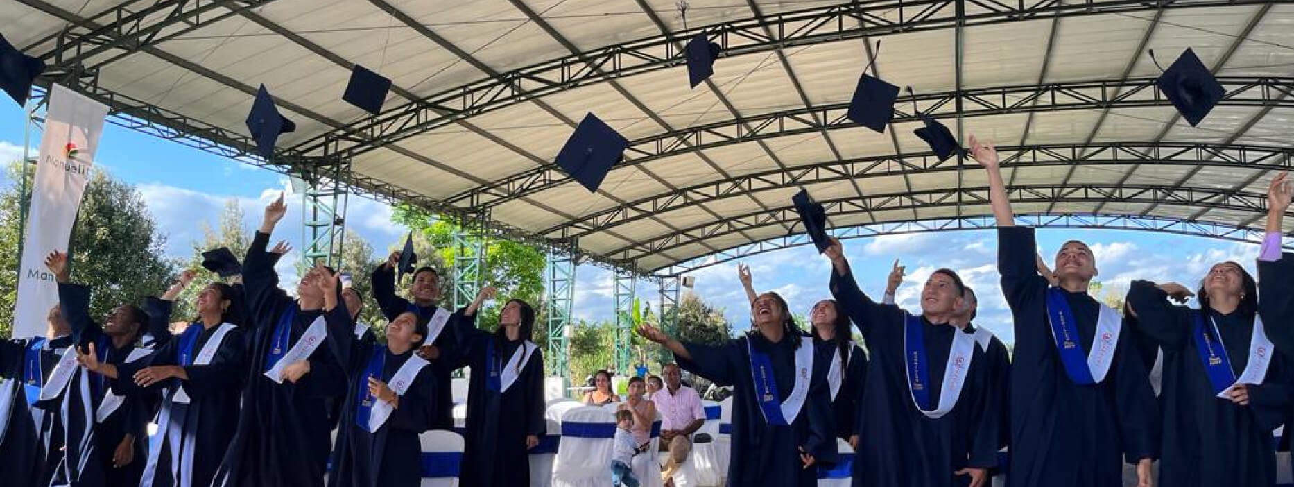 Estudiantes graduado beneficiados